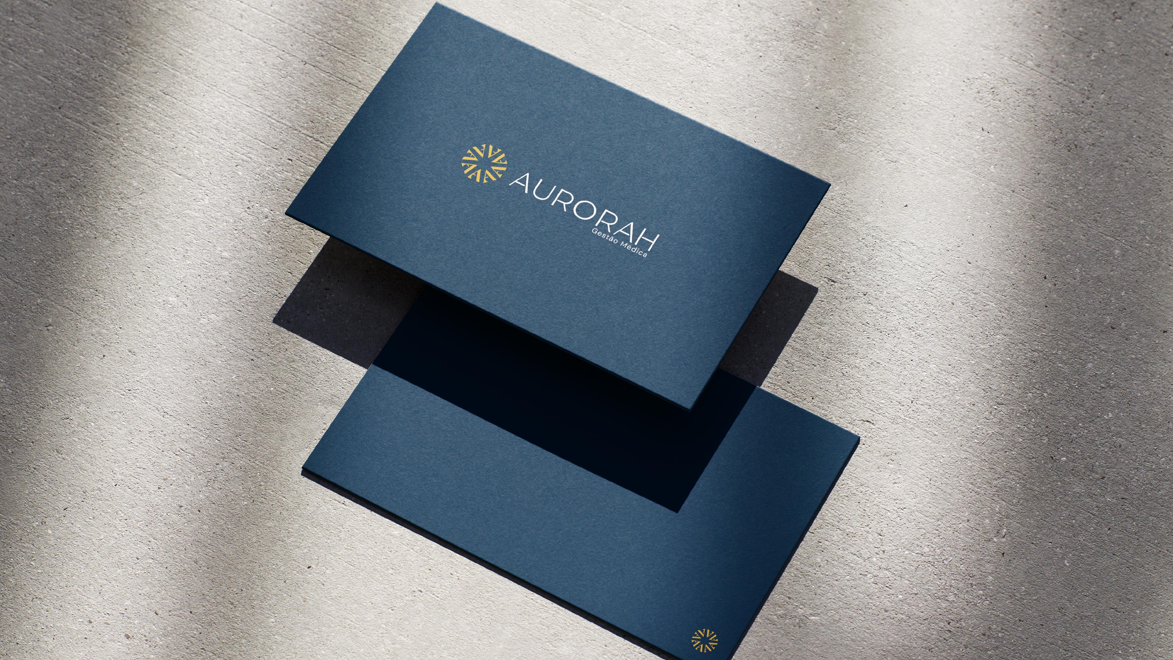 Cartão de visita Aurorah em papel navy com hot stamping dourado