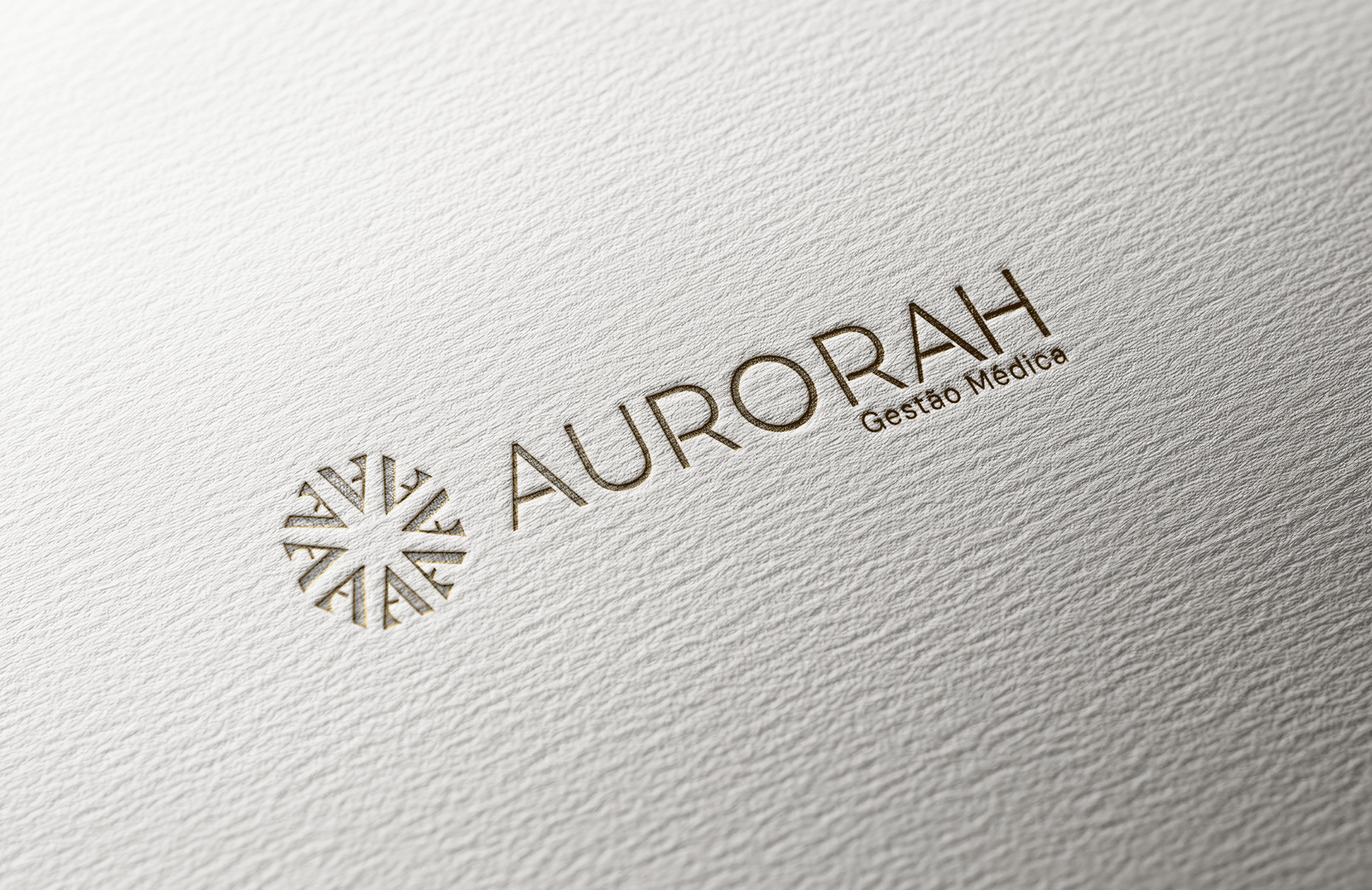 Aurorah — logo embossado em papel texturizado